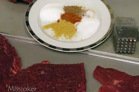 Мясные "роллы" с брокколи: шаг 2