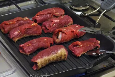 Мясные "роллы" с брокколи: шаг 7
