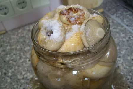 Опята маринованные и салатик из них: шаг 5