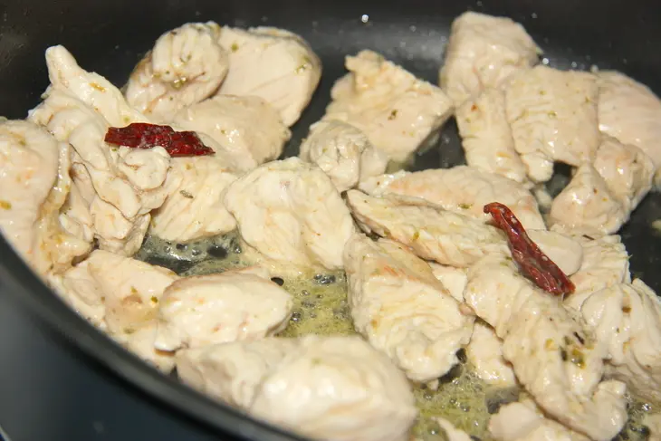 Индейка со стучковой фасолью и вялеными томатами с гарниром из тыквенных оладьев.: шаг 4