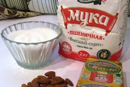 Малиново-шоколадный крамбль с миндальными орешками (для дуэли): шаг 1