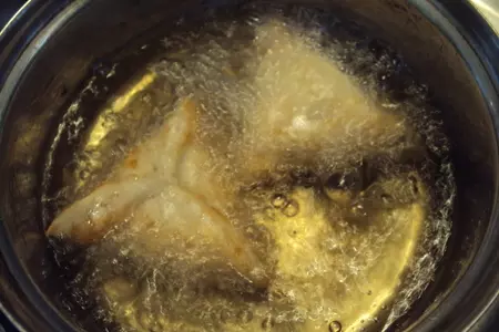 Слоеная самса со шпинатом и сыром: шаг 19