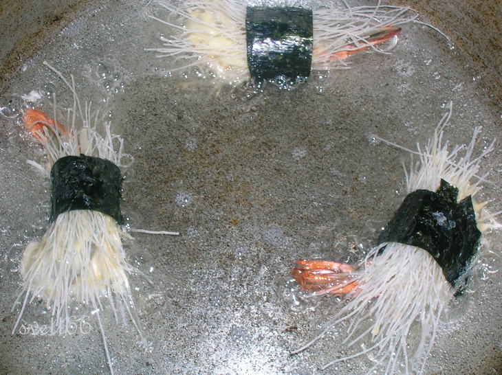 Нежнейшие креветки в  хрустящей "шубке" из рисовой вермишели: шаг 7