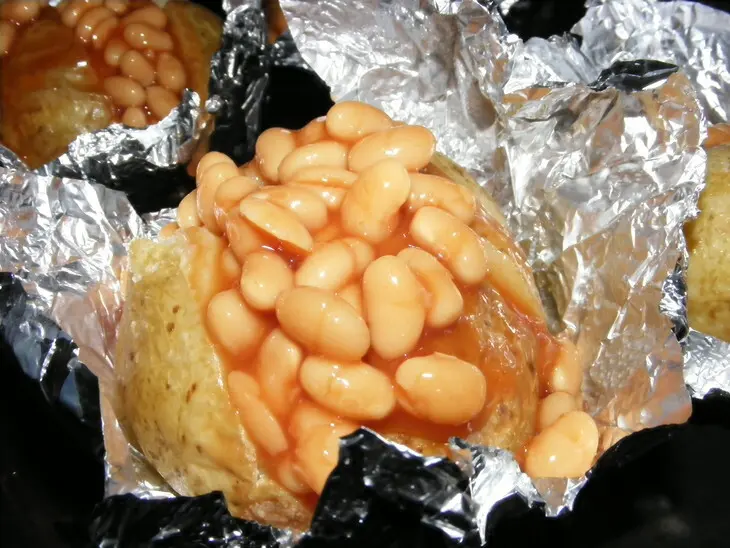 Картофель запеченный с фасолью и сыром(baked potate with beans and cheese): шаг 3