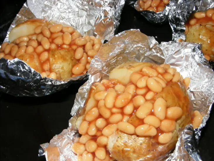 Картофель запеченный с фасолью и сыром(baked potate with beans and cheese): шаг 4