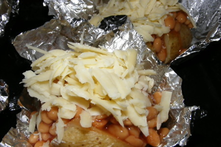 Картофель запеченный с фасолью и сыром(baked potate with beans and cheese): шаг 5