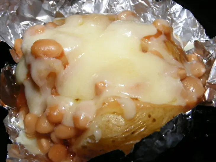 Картофель запеченный с фасолью и сыром(baked potate with beans and cheese): шаг 6