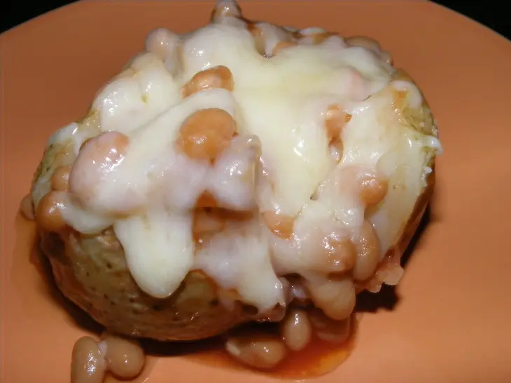 Картофель запеченный с фасолью и сыром(baked potate with beans and cheese): шаг 8