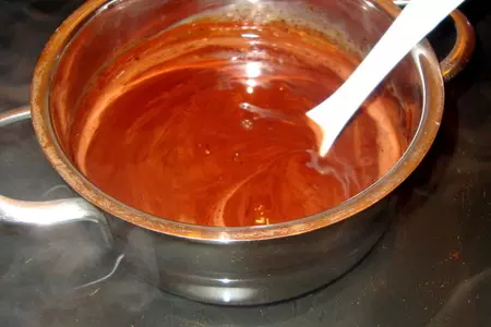 Пикантное мятно-шоколадное фондю с вишнями,шоколадным печеньем и ананасами: шаг 8
