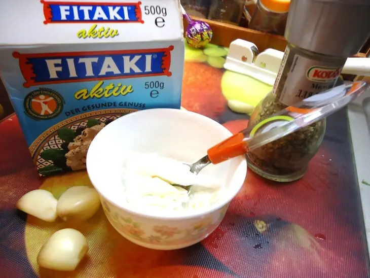 Куриный рулет с fitaki и солеными огурчиками))): шаг 3