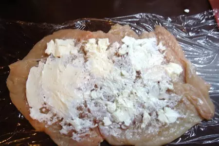 Куриный рулет с fitaki и солеными огурчиками))): шаг 4