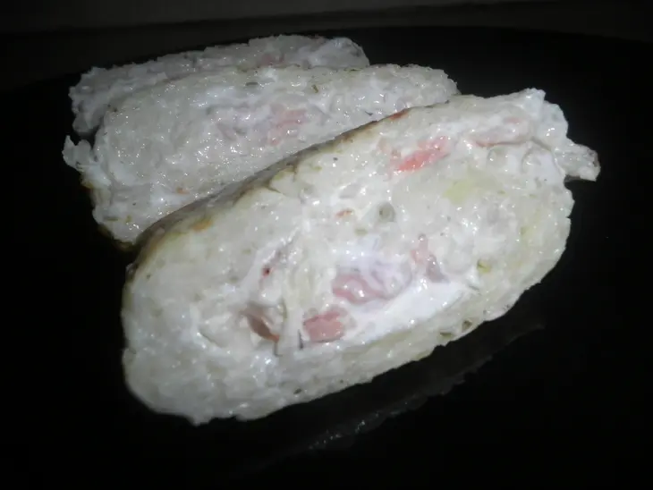 Картофельный рулет с лососем и сыром: шаг 9