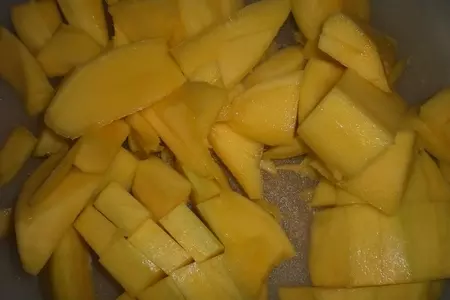 Куриный салатик с манго и поджариными орешками кешью: шаг 7