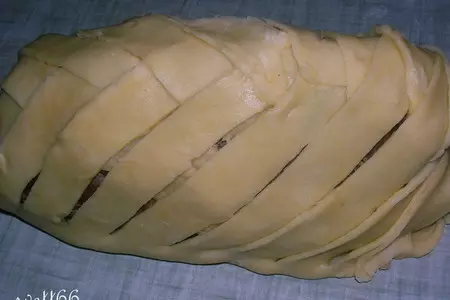 Праздничная  говядина в тесте, начиненная луком пореем: шаг 10