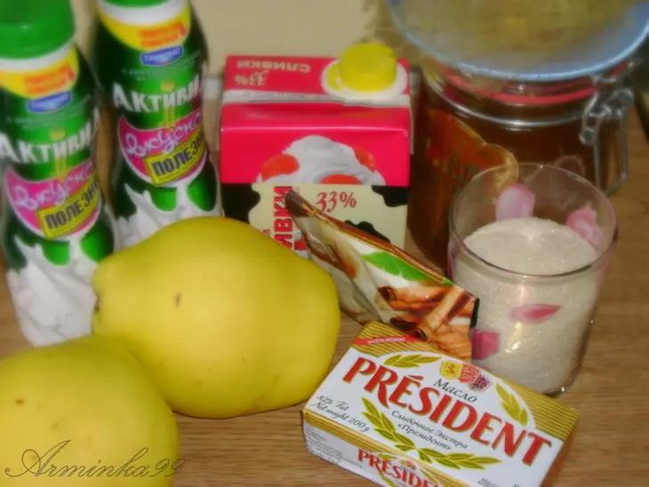 Панна-котта с йогуртом и айвовым соусом: шаг 1