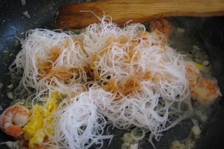 Вермишель с креветками в тайском соусе.: шаг 6