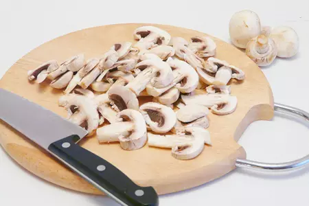 Лотарингский пирог с грибами (+"закусочный" салат): шаг 3