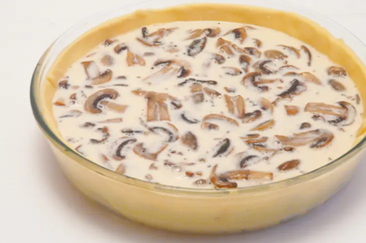 Лотарингский пирог с грибами (+"закусочный" салат): шаг 7