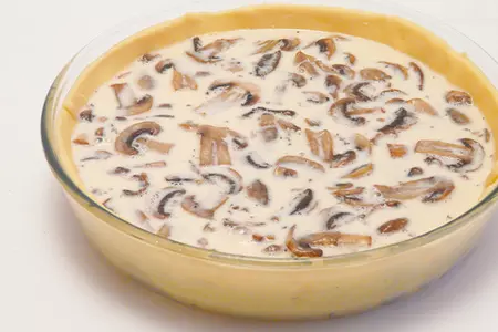 Лотарингский пирог с грибами (+"закусочный" салат): шаг 7
