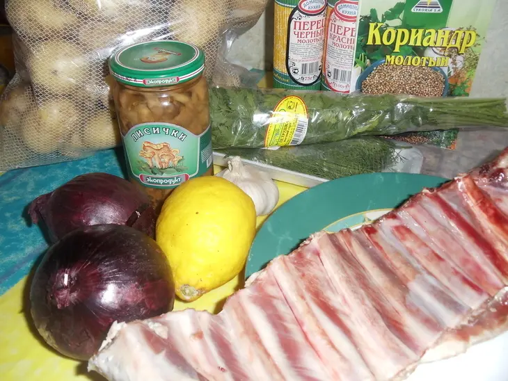 Бараньи ребрышки с маринованными лисичками: шаг 1