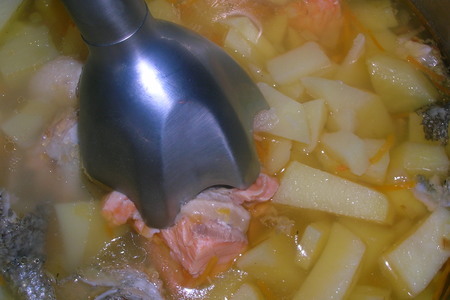 Советский  суп из консервированной горбуши на новый лад ( конечно вариант): шаг 5