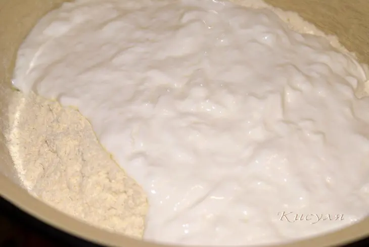 Сдобный кукурузный пирог с кабачком и ветчиной: шаг 1