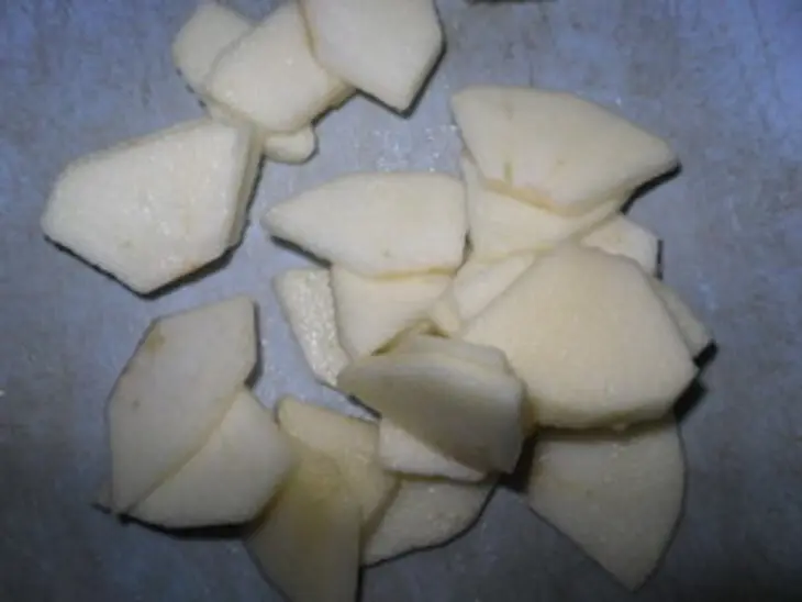 Яблочно-банановые квадратики с изюмом: шаг 2