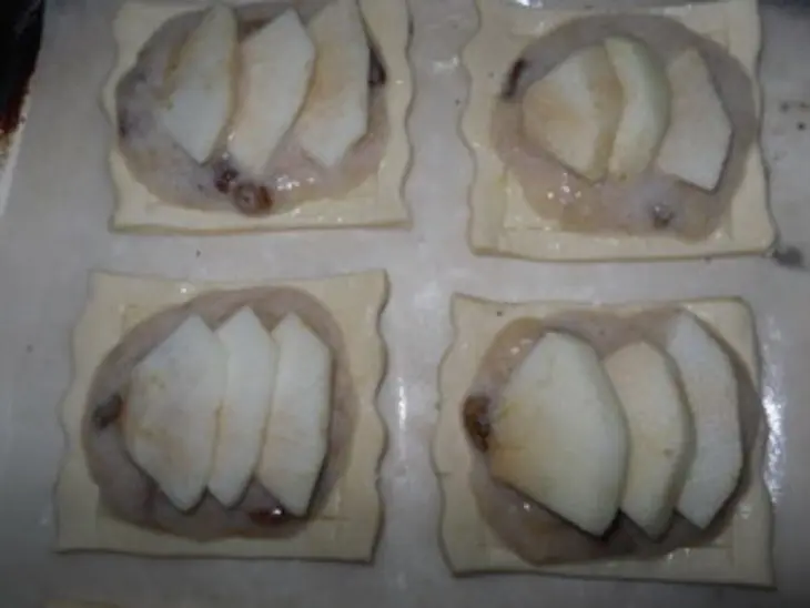 Яблочно-банановые квадратики с изюмом: шаг 8