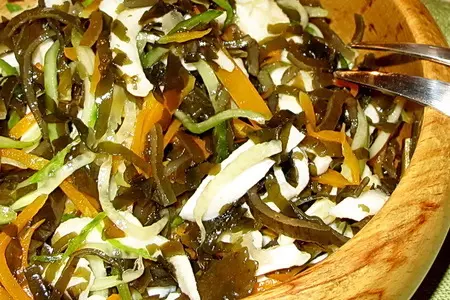 Салат из морской капусты с кальмарами: шаг 2