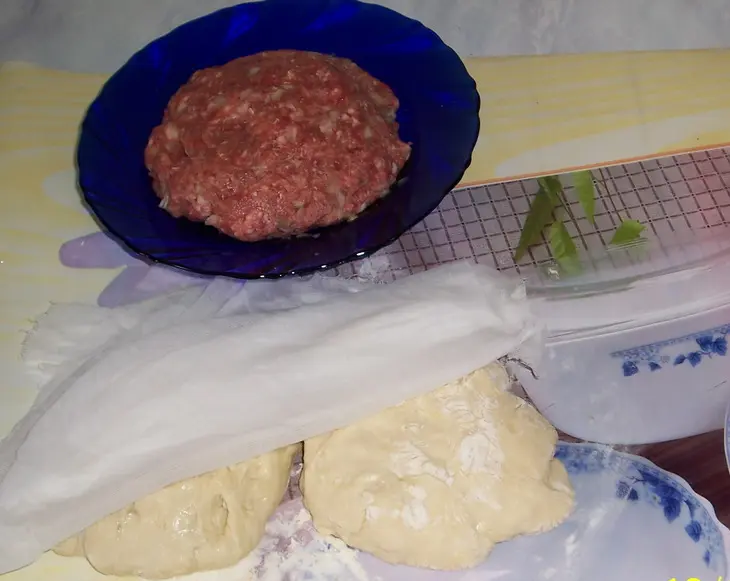 Паровой рулет с мясным фаршем: шаг 1