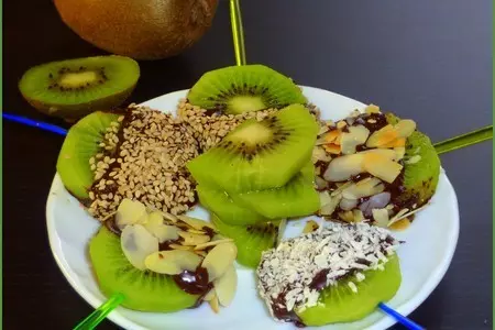 Киви в шоколаде на десерт и закуску: шаг 2