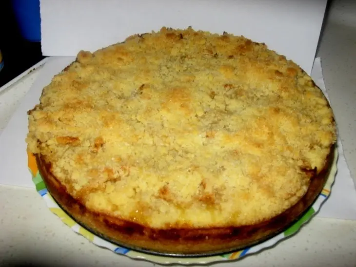 Творожный пирог с изюмом и яблоком: шаг 1