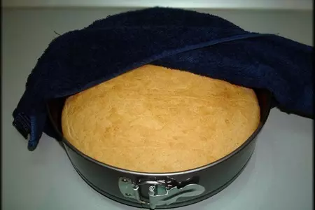 Пирог "мишка" с орехово-белковой начинкой и шоколадной глазурью.: шаг 14