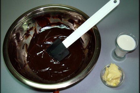 Пирог "мишка" с орехово-белковой начинкой и шоколадной глазурью.: шаг 17