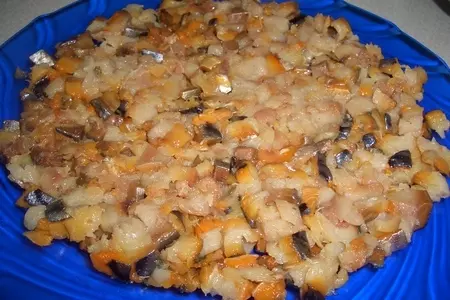 Салат с копченой скумбрией: шаг 1