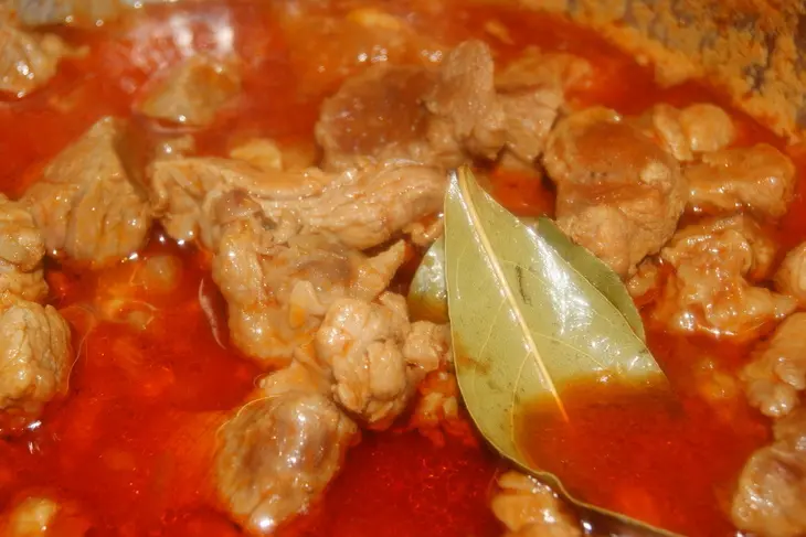Ароматная поджарка с очень вкусным пюре-рецепт выходного дня: шаг 1