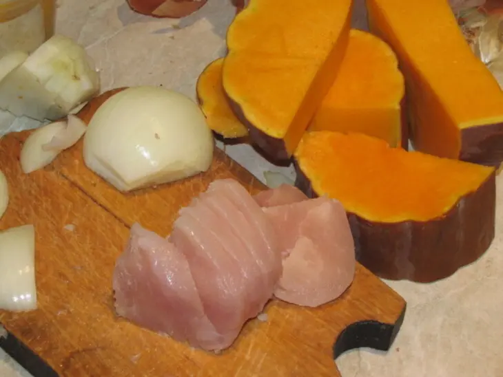 Рассыпчатая  каша из кукурузной крупы и тыквы: шаг 1