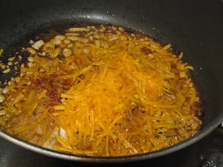 Рассыпчатая  каша из кукурузной крупы и тыквы: шаг 2