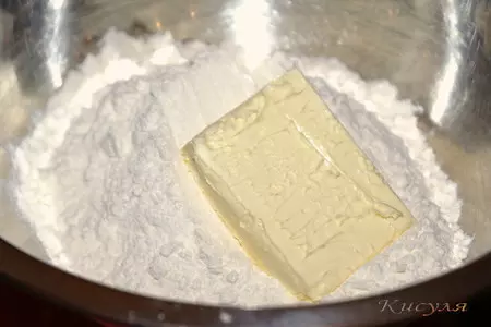 Пирог с рыбой и ананасом: шаг 1