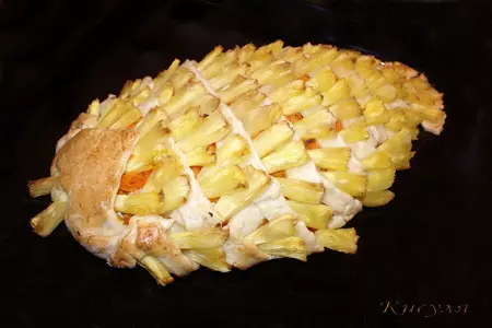 Пирог с рыбой и ананасом: шаг 12