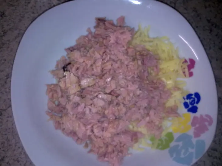 Кальмары фаршированные тунцом и водорослями: шаг 3