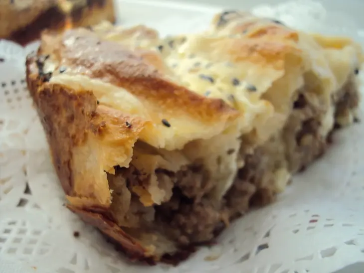 Ленивый мясной пирог с лавашом: шаг 9