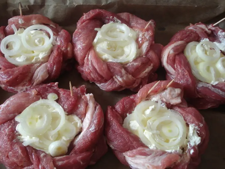 Мясные гнёздышки с начинкой: шаг 6