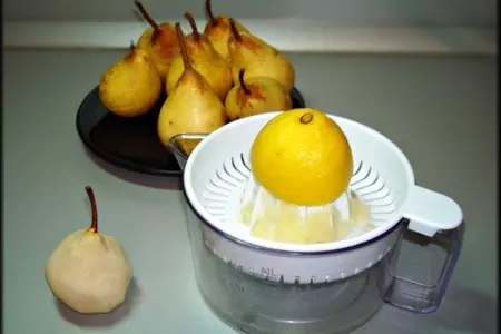 Пряное шоколадное фондю с винными грушами и миндальным печеньем "дакуаз".: шаг 2