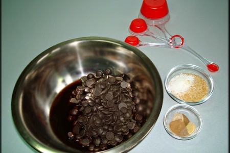 Пряное шоколадное фондю с винными грушами и миндальным печеньем "дакуаз".: шаг 13