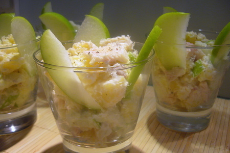 Картофельно-яблочный салат с рыбой горячего копчения: шаг 4