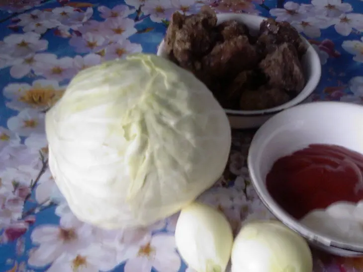 Капуста, тушёная с маслятами.: шаг 1