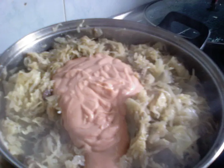 Капуста, тушёная с маслятами.: шаг 8