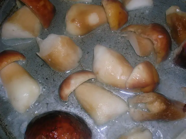 Сливочное суфле из куриной печени с белыми грибами: шаг 3