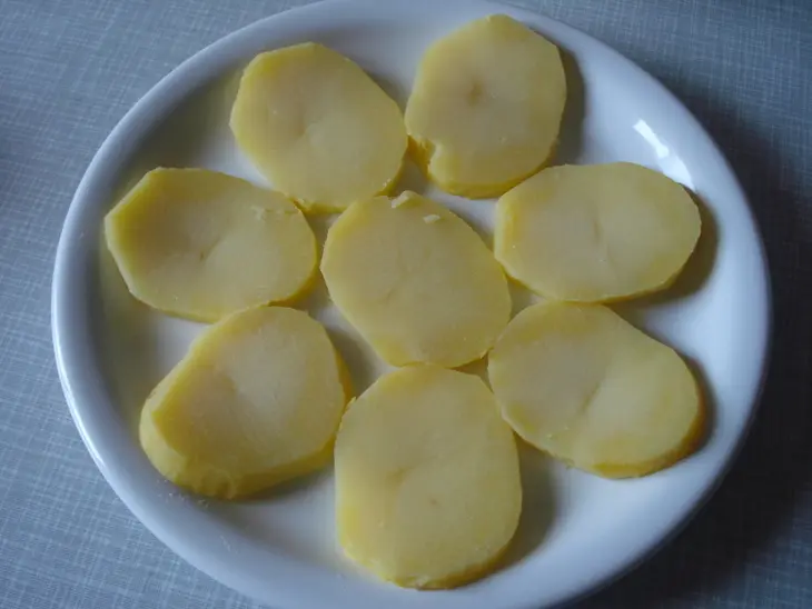 Салат "селёдка в раю": шаг 3